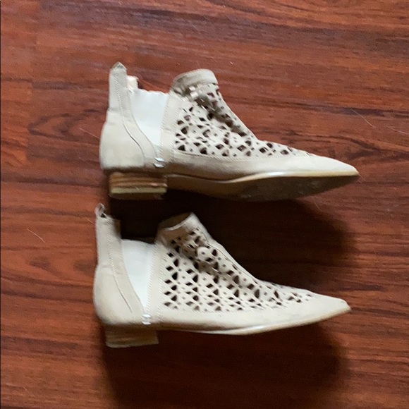 Light Tan Manmade Suede Ankle Boots, Size 9 - Picture 2 of 2